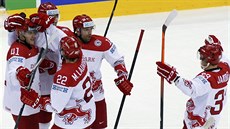 Hokejisté Dánska slaví gól v utkání s Francií.