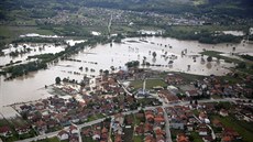 Letecké snímky zaplaveného bosenského msta Graanica (18. kvtna)