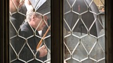 Josef Rychtář (vpravo) při posledním rozloučení se zpěvačkou Ivetou Bartošovou... Josef Rychtář (vpravo) při posledním rozloučení se zpěvačkou Ivetou Bartošovou...