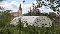 Nový majitel, který hotel vydrail, se netají tím, e by tenisovou halu chtl...