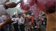 Píznivci Naréndry Módího slaví v ulicích Nového Dillí volební úspch jeho