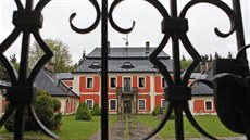 Lovecký zámeček Karlštejn u Svratky na pomezí Vysočiny a Pardubického kraje. Lovecký zámeček Karlštejn u Svratky na pomezí Vysočiny a Pardubického kraje.
