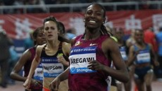 Abeba Aregawiová vítzí v závod na 1 500 metr pi Diamantové lize v anghaji. 