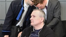 Radek Březina u olomouckého soudu. Radek Březina u olomouckého soudu.
