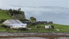 Peloton Gira d' Italia na pobeí Severního Irska.