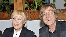 Marika Gombitová a Miro Žbirka na oslavě společného kamaráda (2014) Marika Gombitová a Miro Žbirka na oslavě společného kamaráda (2014)