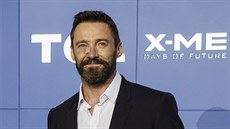 Hugh Jackman s pelepeným nosem po operaci na premiée filmu X-Men: Budoucí...