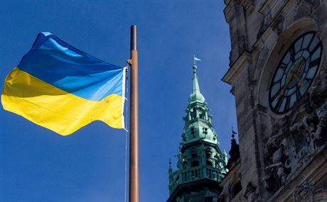 U v kvtnu vyvsila ukrajinskou vlajku také liberecká radnice.