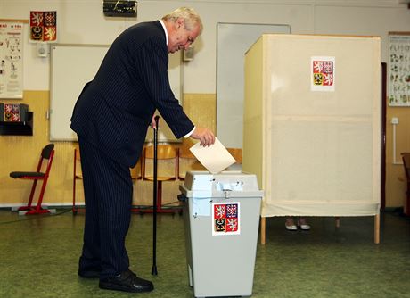 Volby do Evropského parlamentu 2014. Prezident Milo Zeman odvolil v praských...