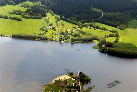 Most by spojil Horní Planou a Blií Lhotu, kde je Lipno iroké zhruba 500 metr. Ovem obce o nm neuvaují kvli vysokým nákladm.