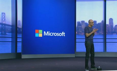 éf Microsoftu Satya Nadela uvádí novinky Windows na vývojáské akci Build 2014