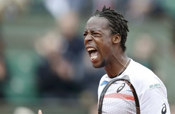 EMOCÍ SE NETÍTÍ. Gael Monfils rád ukazuje emoce - a také jich v publiku hodn vyvolává.