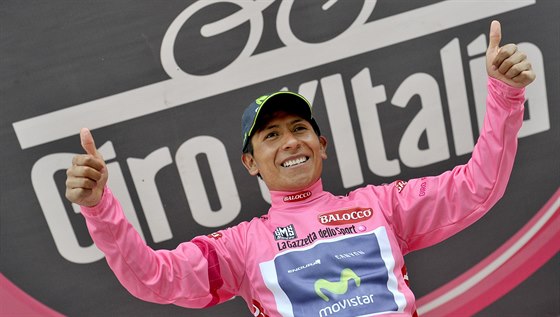 Nairo Quintana slaví vítzství v estnácté etap Gira.