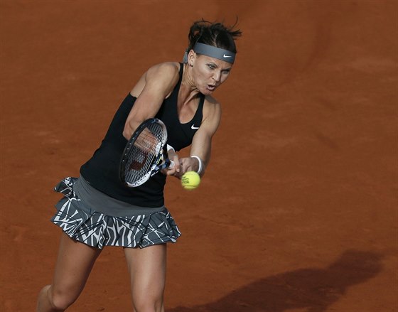 Lucie afáová v prvním kole Roland Garros v souboji s Mandy Minellaovou.