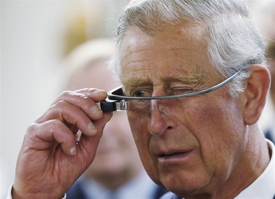 Google Glass u vyzkouel i britský princ Charles (27. kvtna 2014)