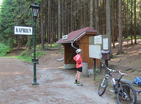 Zastávka Kaproun leí na trati úzkokolejky z Jindichova Hradce do Nové...