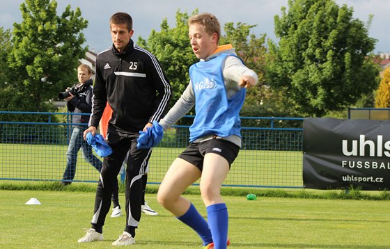 "Tour de club", který propojuje profesionální a výkonnostní fotbal