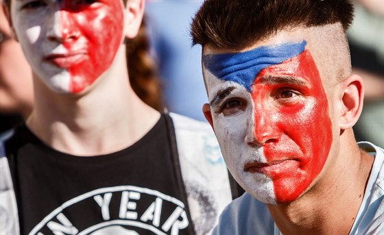 Na Staromstském námstí ped velkoplonou obrazovkou se fandilo v utkání eska...