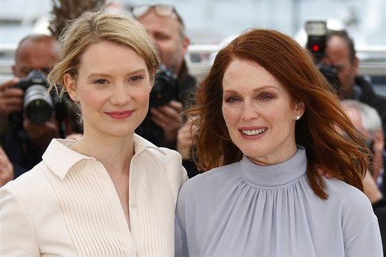 Julianne Moore (vpravo) a Mia Wasikowska si spolu zahrály v nemilosrdném...