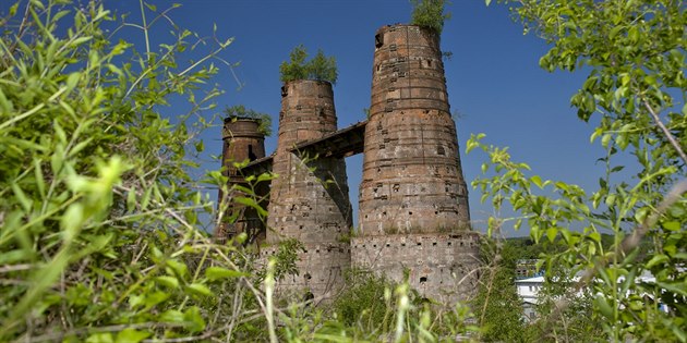 Historické věže vápenných pecí Vojtěšské hutě byly původně čtyři. Historické věže vápenných pecí Vojtěšské hutě byly původně čtyři.