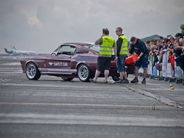 Sraz Ford Mustang na praském Letiti Václava Havla.