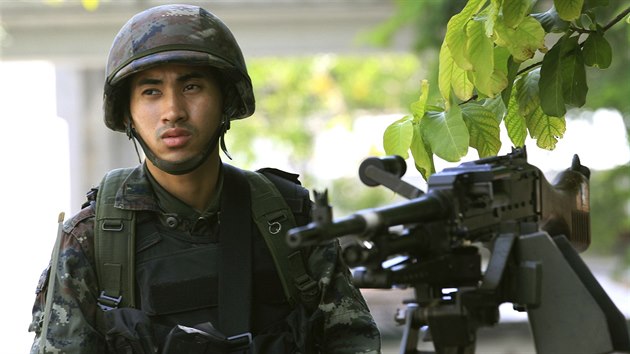 Thajsk vojk v ulicch Bangkoku. (20. kvtna 2014)