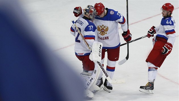 DKY, SERO! Hokejist Ruska postoupili do finle MS, velkou zsluhu na tom m brank Sergej Bobrovskij.