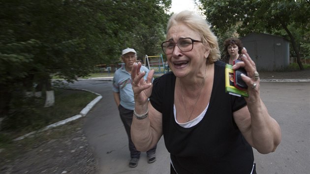 ena z Doncka reaguje na nlez tla mue, kterho po vbuchu zabil rapnel (26. kvtna)