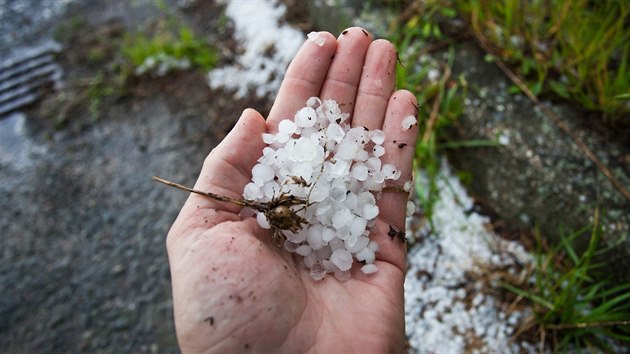 Povodn a kroupy na Rychnovsku ohroovaly zejmna obce Lhota u Pottejna a Borovnice (27. kvtna)