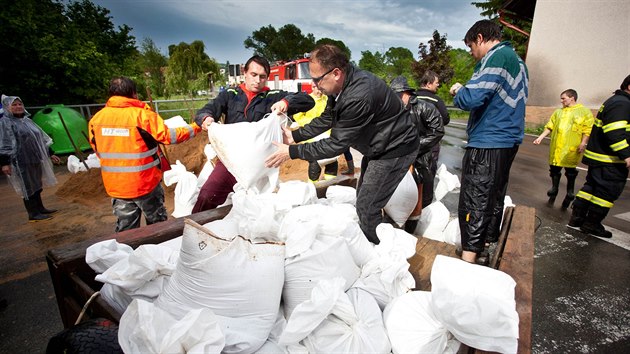 Povodn a kroupy na Rychnovsku ohroovaly zejmna obce Lhota u Pottejna a Borovnice (27. kvtna)