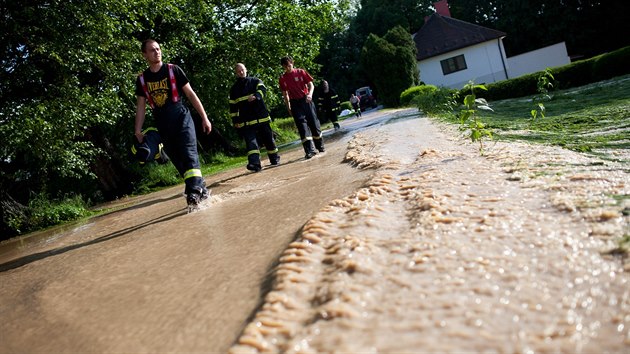 Povodn a kroupy na Rychnovsku ohroovaly zejmna obce Lhota u Pottejna a Borovnice (27. kvtna)