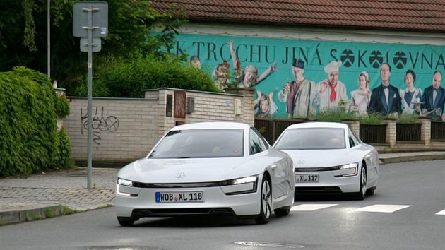 Hybridn modely Volkswagen XL1 jsou v dnench dnech k vidn v okol Prhonic u Prahy.