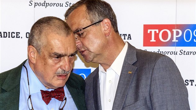 Karel Schwarzenberg a Miroslav Kalousek ve volebnm tbu TOP 09 (25. kvtna 2014)