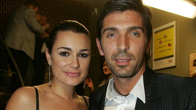 Alena eredová a Gianluigi Buffon se po tech letech rozvádjí.