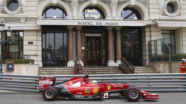 Fernando Alonso bhem trninku na Velkou cenu Monaka. 