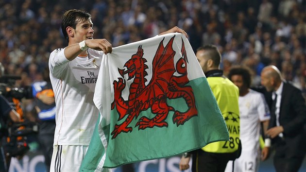 J JSEM Z WALESU. tonk Gareth Bale z Realu Madrid se po vtznm finle Ligy mistr chlubil svou rodnou zem...