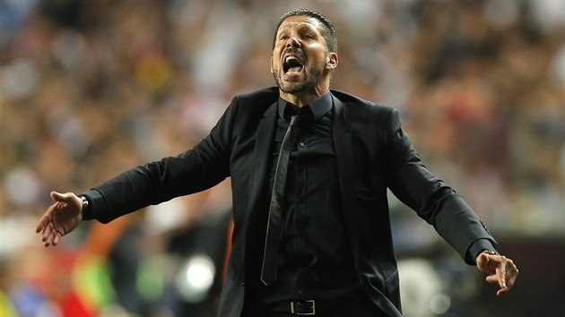 Trenr Diego Simeone z Atltika Madrid bhem finle Ligy mistr