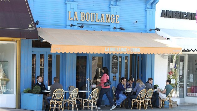 Pekrna s kavrnou La Boulange v San Francisku. Starbucks koupil etzec v roce 2012.