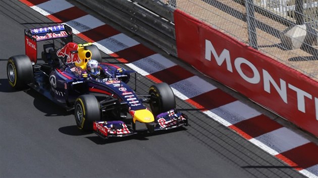 Daniel Ricciardo z Red Bullu pi trninku na VC Monaka.