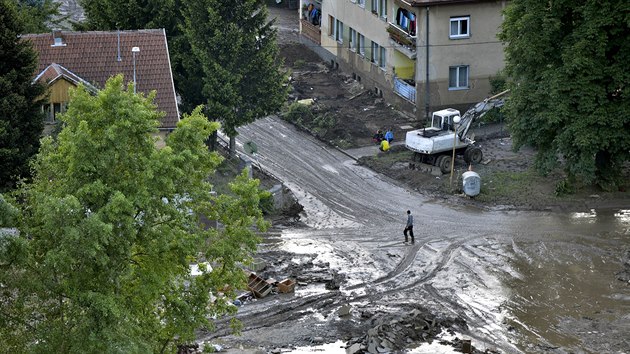 Ve mst Maglaj u voda opadla (Bosna a Hercegovina, 19. kvtna 2014).