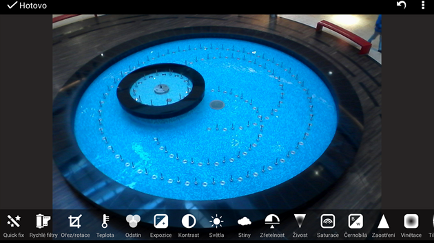 Aplikace Zoner Photo Sludio - Edit & Go nabízí 18 možností úprav v dolní liště.