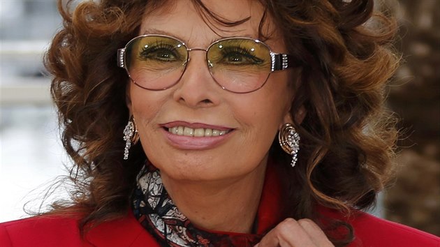 Sophia Lorenov na promtn filmu La voce umana, kter reroval jej syn Edoardo Ponti (Cannes, 21. kvtna 2014)