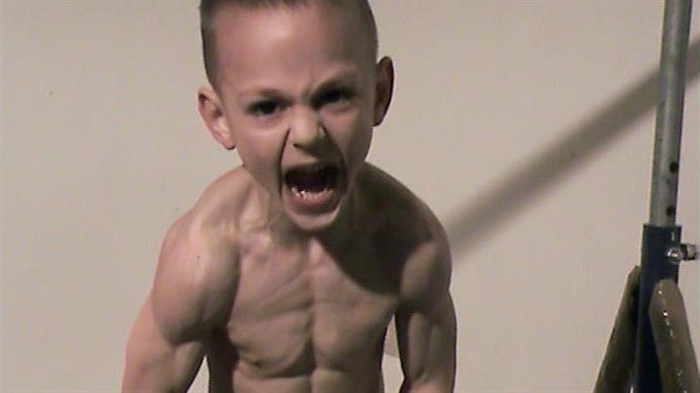 Giuliano Stroe posiluje už od malička (2009).