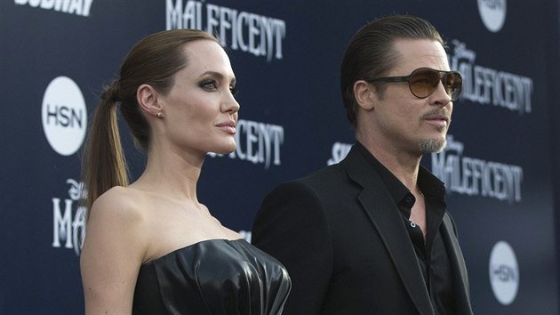 Angelina Jolie a Brad Pitt na premie filmu Zloba - Krlovna ern magie (Hollywood, 28. kvtna 2014)