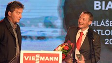 Biatlonistou roku se stal usměvavý Ondřej Moravec. Vlevo je moderátor Jaromír... Biatlonistou roku se stal usměvavý Ondřej Moravec. Vlevo je moderátor Jaromír...