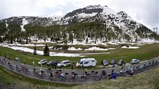 Peloton v 18. etapě cyklistického Gira. Peloton v 18. etapě cyklistického Gira.