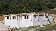 Domy se podsklepují hlavně ve svažitém terénu. Domy se podsklepují hlavně ve svažitém terénu.
