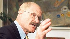 Karel Köcher na snímku ze září 2004 Karel Köcher na snímku ze září 2004