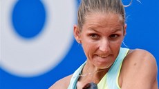 SOUSTŘEDĚNÍ NA ÚDER. Karolína Plíšková ve finále turnaje v Norimberku. SOUSTŘEDĚNÍ NA ÚDER. Karolína Plíšková ve finále turnaje v Norimberku.