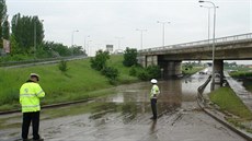 Voda zatopila i nkteré komunikace v praských áblicích (23. kvtna)